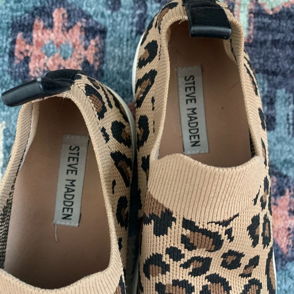 Steve Madden Cheeta Print Slides - Picture 2 of 4